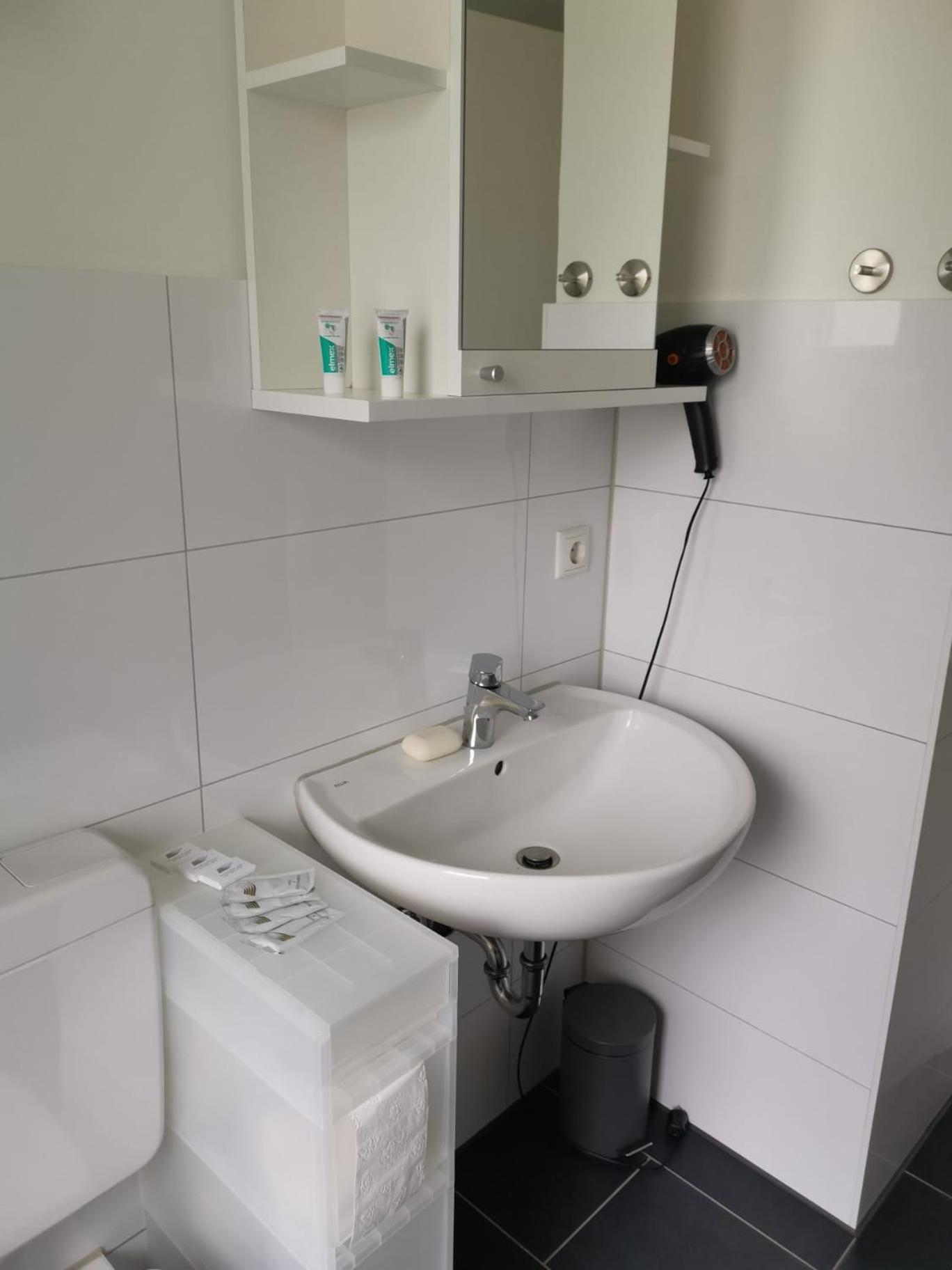 Appartement In เกลเซนเคียร์เคน ภายนอก รูปภาพ